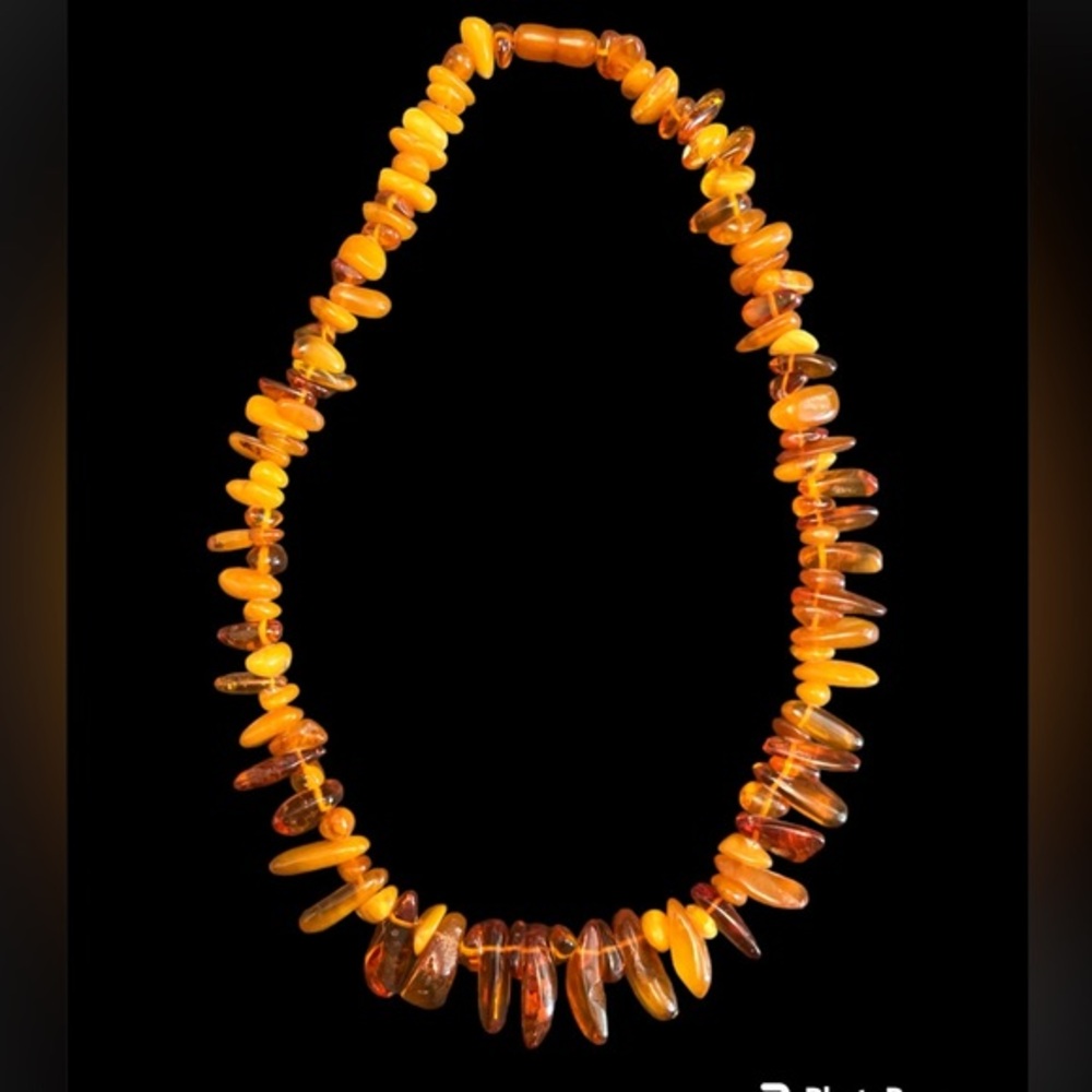 Long Polished Amber Graduated Bead Drop Necklace circa 1930s